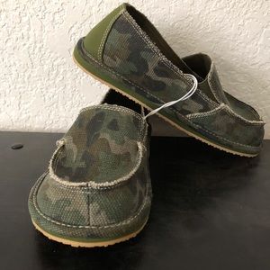 đŁToddler Camo Slip On Shoes